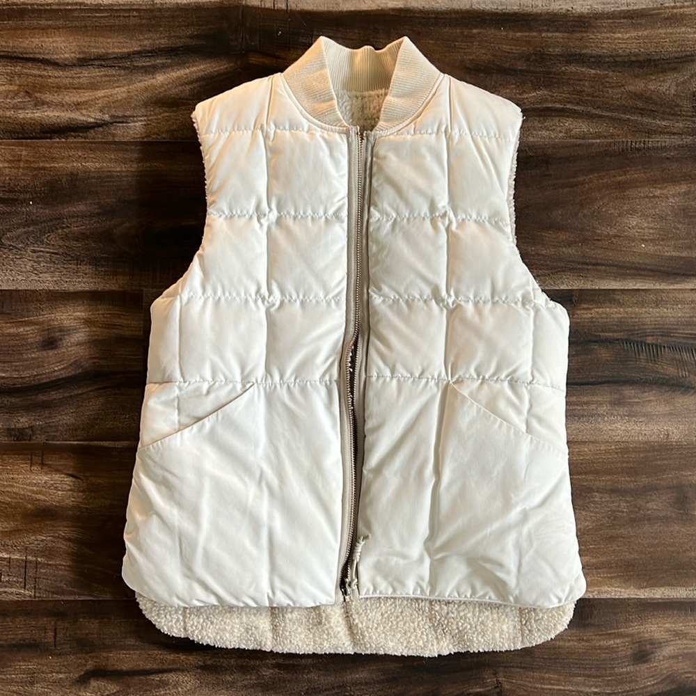 REI Women's Cream & Tan Quilted Reversible Full Zip, Sherpa Vest Size S
